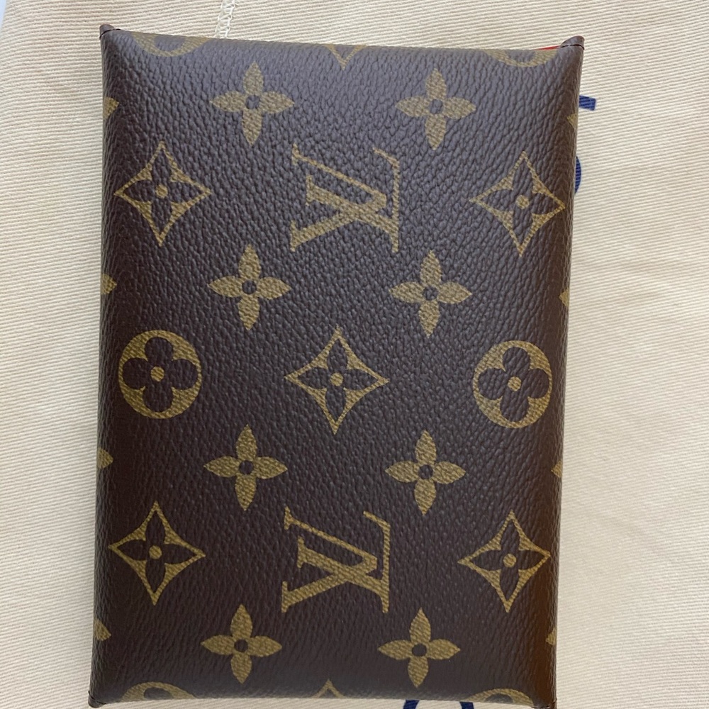 Authentic Louis Vuitton NEW medium kirigami - Picture 4 of 8